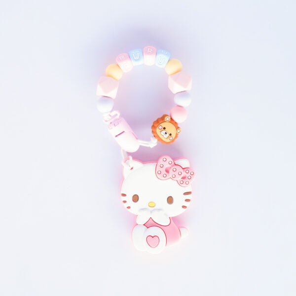 Hello Kitty 固齒器奶嘴鏈套組－RURU 獅子款，客製英文名字示意