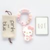 Hello Kitty 固齒器奶嘴鏈套組－YUYU 雛菊 兔子 袋 卡，客製名字示意