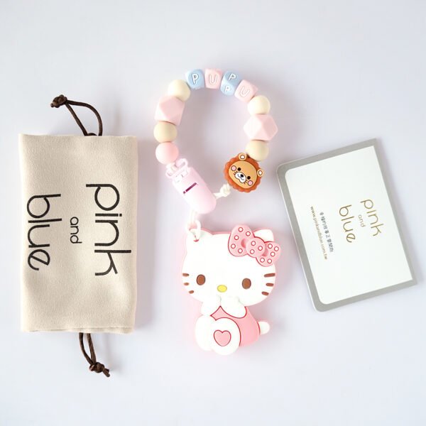 Hello Kitty 固齒器奶嘴鏈套組－pupu 獅子 袋 卡，客製名字示意